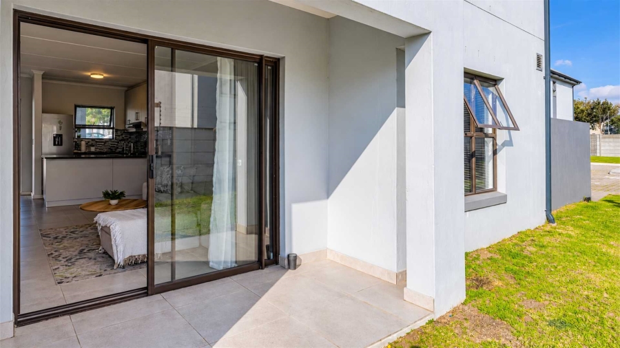 To Let 2 Bedroom Property for Rent in Loucharmante Western Cape